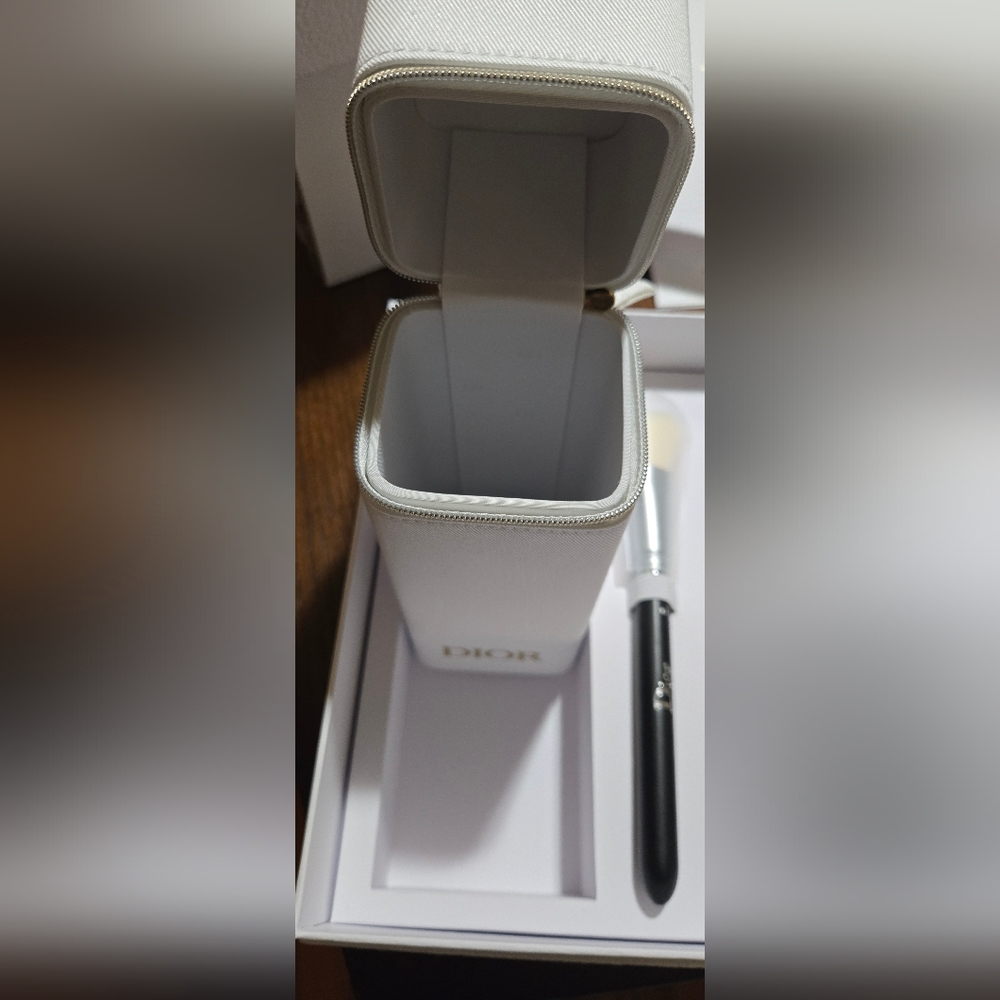 Dior Luxe Brush Collection - Picture 2 of 2